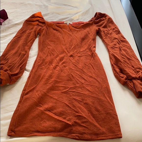 Burnt orange / long sleeve stretch material - Picture 2 of 2